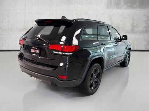 Used 2018 Jeep Grand Cherokee Laredo image 5