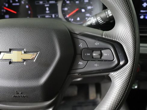 Used 2025 Chevrolet Trax LS FWD image 36