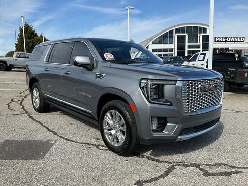 Used 2022 GMC Yukon XL Denali image 3