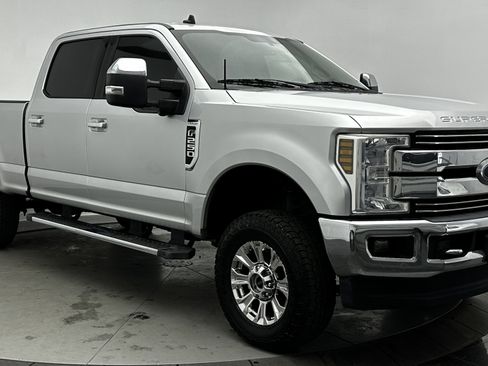 Used 2019 Ford F250 Lariat w/ Chrome Package image 3