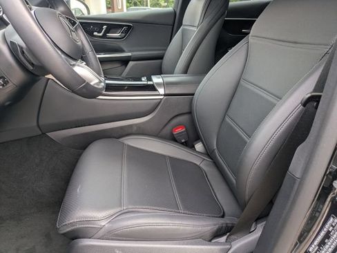 Used 2025 Mercedes-Benz GLC 300 4MATIC image 21