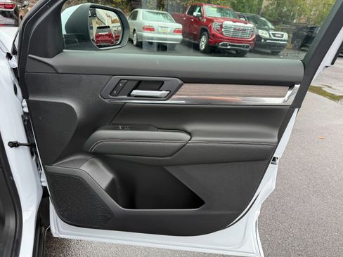 New 2026 GMC Terrain Denali w/ LPO, Floor Liner Package image 23
