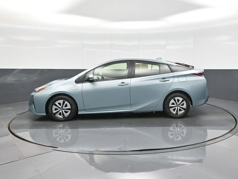Used 2018 Toyota Prius Three image 6
