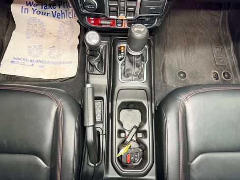 Used 2024 Jeep Wrangler Unlimited Rubicon AWD/4WD image 13