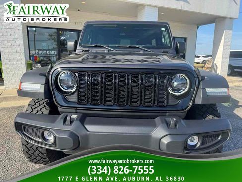Used 2025 Jeep Wrangler Willys image 3