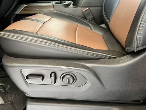 Used 2019 Chevrolet Silverado 1500 High Country image 12