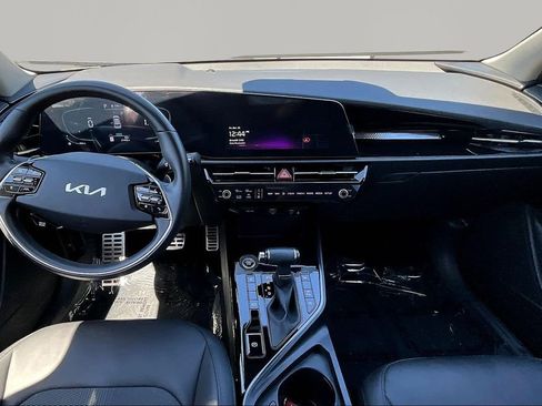 Used 2023 Kia Niro EX Touring image 7