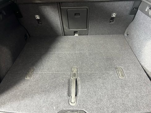 Used 2025 Volvo XC40 B5 Plus image 57