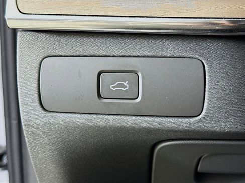 Certified 2025 Volvo XC90 B5 Plus image 10