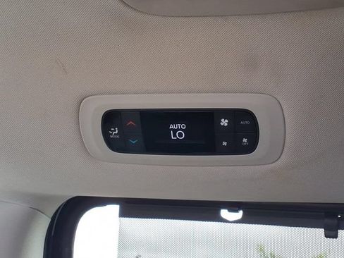 Used 2024 Chrysler Pacifica Touring-L FWD image 21