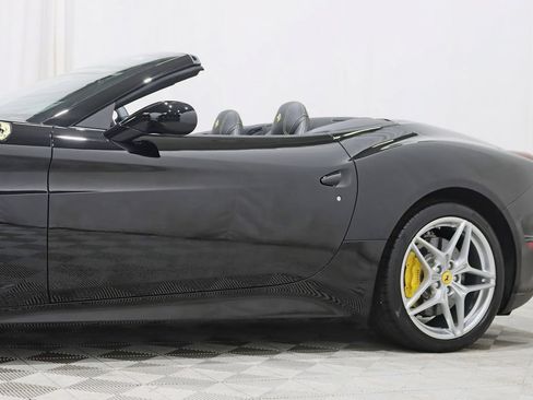 Used 2016 Ferrari California T RWD image 4
