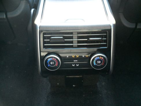 Used 2025 Land Rover Range Rover Long Wheelbase Autobiography image 41