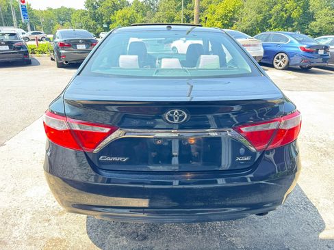 Used 2017 Toyota Camry XSE w/ Moonroof Package FWD image 6
