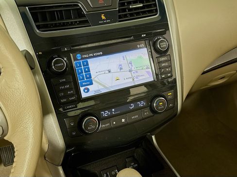Used 2014 Nissan Altima 2.5 SL w/ Technology Package FWD image 16