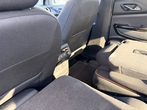 Used 2022 GMC Acadia AT4 image 32