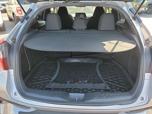 Used 2019 Toyota C-HR LE FWD image 12