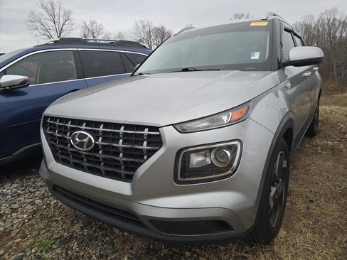 Used 2023 Hyundai Venue SEL w/ Cargo Package image 3