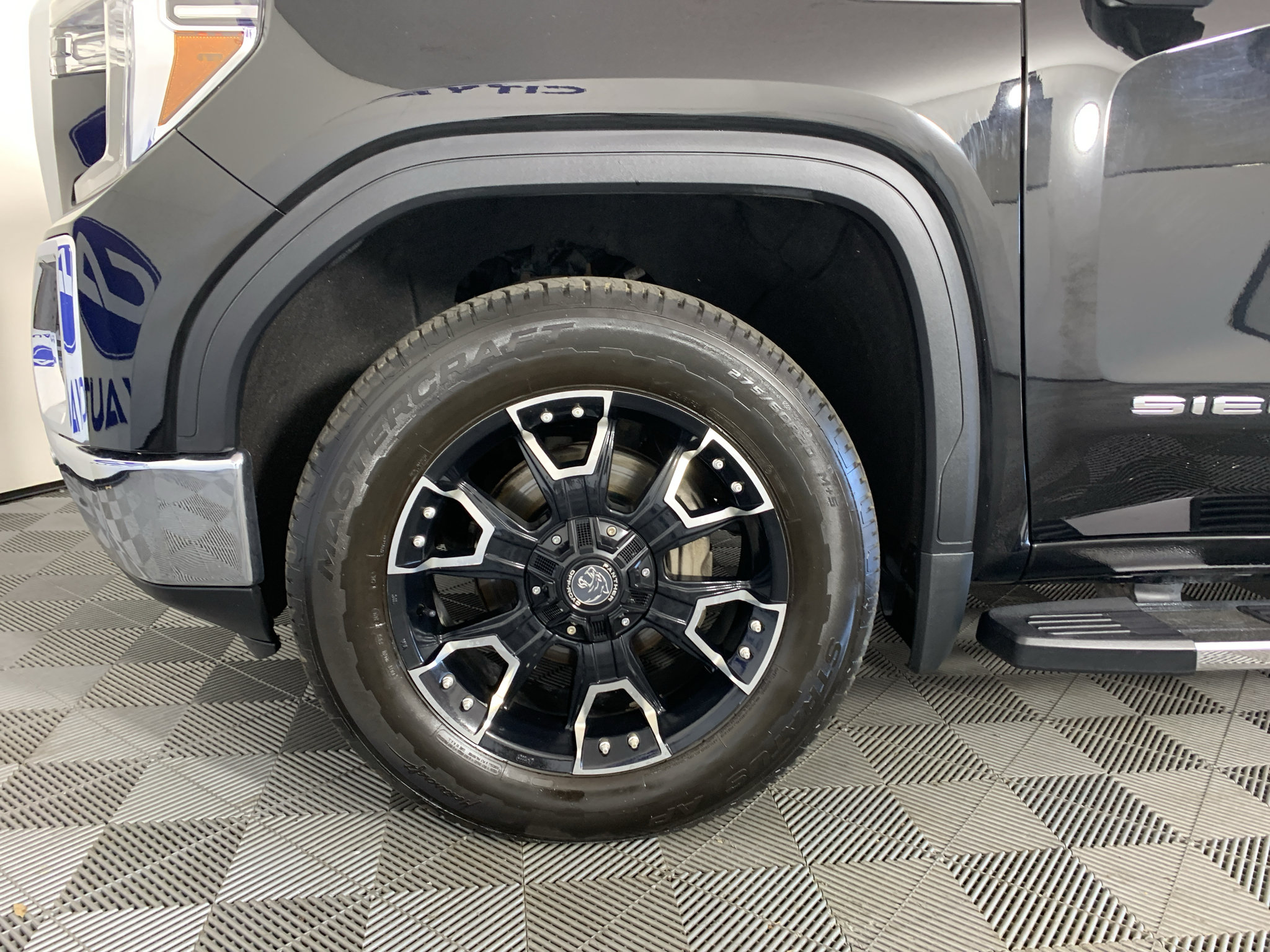 Used 2021 GMC Sierra 1500 SLT w/ SLT Premium Package AWD/4WD image 9