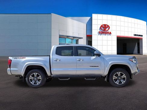 Used 2019 Toyota Tacoma TRD Sport AWD/4WD image 9