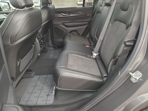 New 2025 Jeep Grand Cherokee Altitude image 21