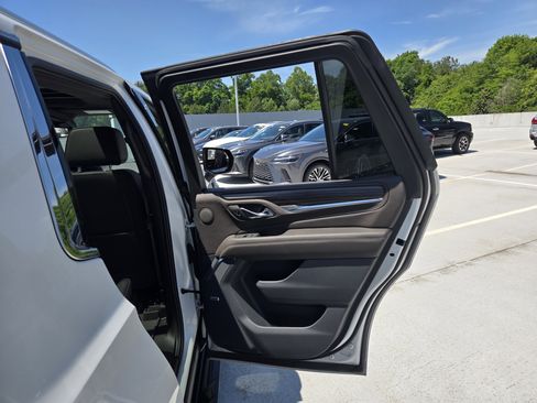 Used 2024 GMC Yukon Denali RWD image 28