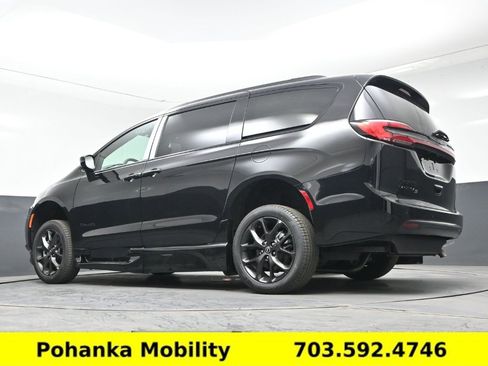 Used 2026 Chrysler Pacifica Select w/ S Appearance Package FWD image 9