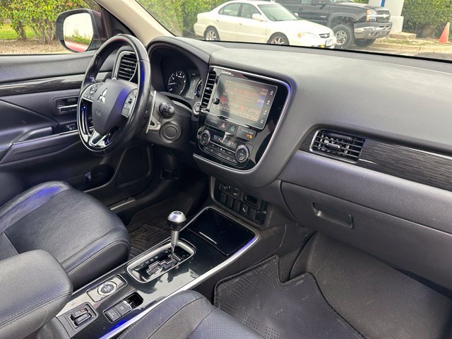 Used 2017 Mitsubishi Outlander GT AWD/4WD image 8