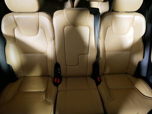 Used 2022 Volvo XC90 T6 Inscription w/ Lounge Package image 13