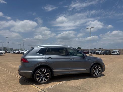Used 2020 Volkswagen Tiguan SEL Premium R-Line w/ 3rd Row Seat Package AWD/4WD image 24