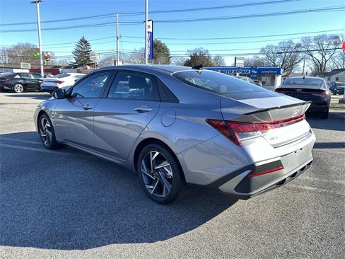 Used 2025 Hyundai Elantra Sport image 5