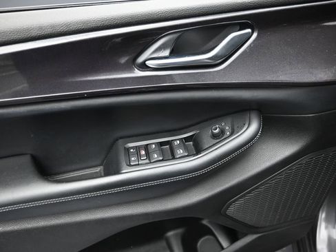 Used 2023 Jeep Grand Cherokee L Laredo RWD image 10