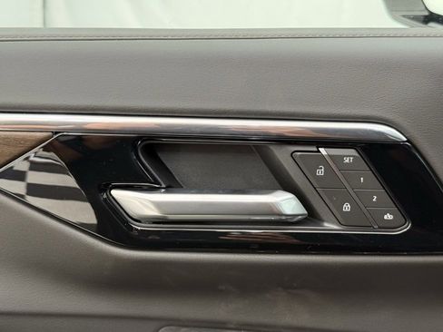 New 2025 Chevrolet Suburban High Country image 37