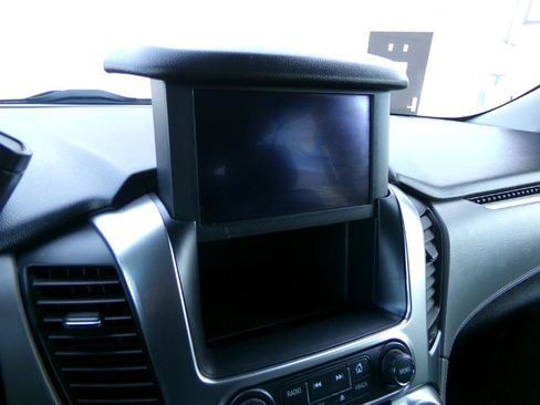 Used 2019 Chevrolet Suburban LT image 24