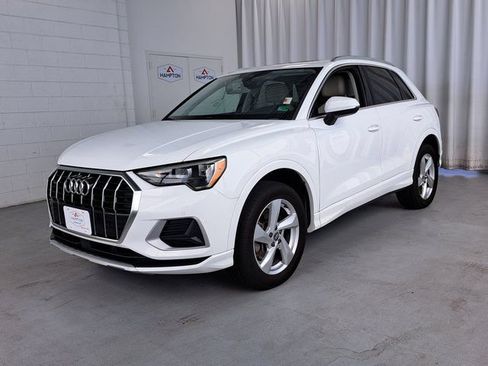 Used 2020 Audi Q3 2.0T Premium w/ Convenience Package AWD/4WD image 2