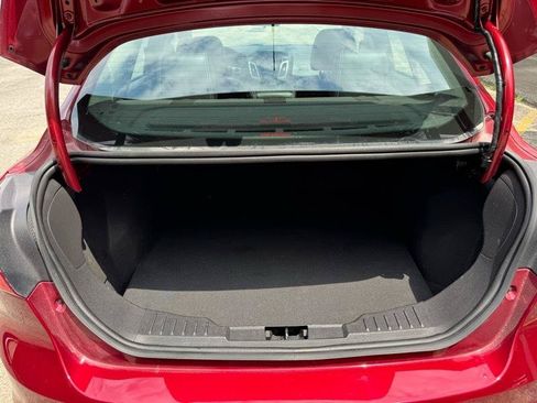 Used 2013 Ford Focus SE FWD image 12