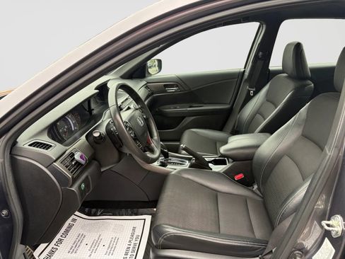 Used 2017 Honda Accord Sport image 12