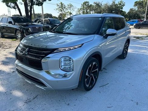 Used 2023 Mitsubishi Outlander SEL FWD image 2