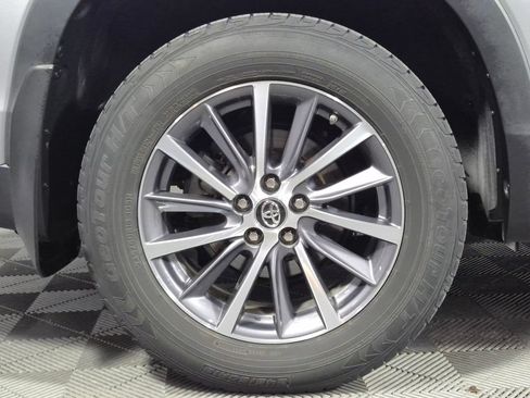 Used 2018 Toyota Highlander XLE AWD/4WD image 32