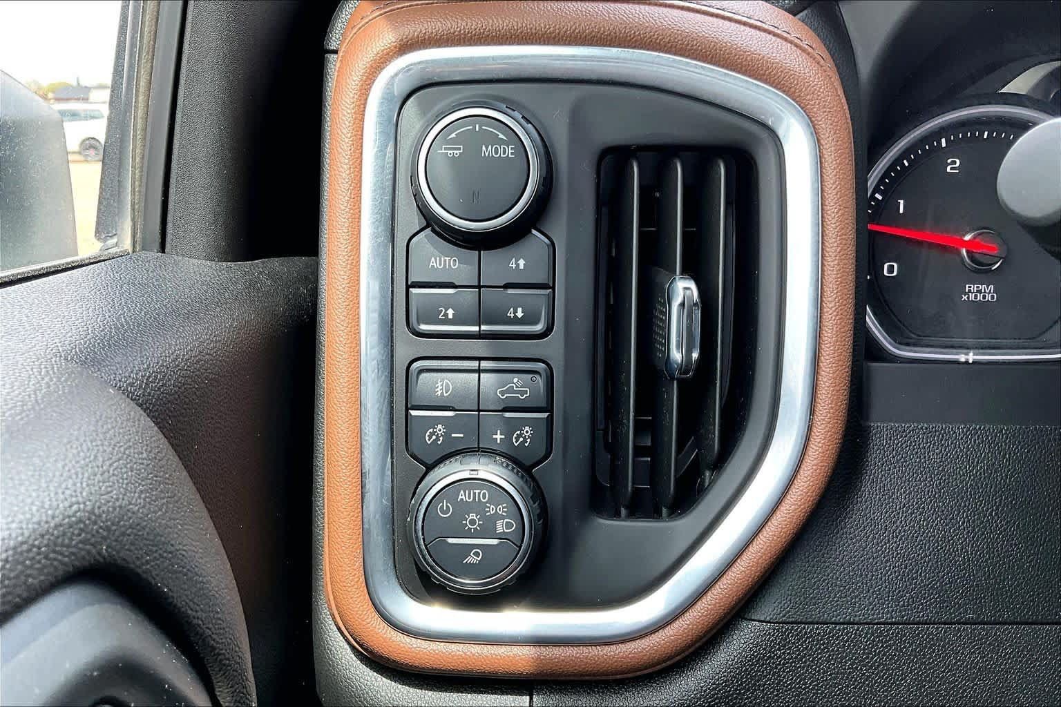 Used 2023 Chevrolet Silverado 2500 High Country w/ Z71 Off-Road Package AWD/4WD image 29