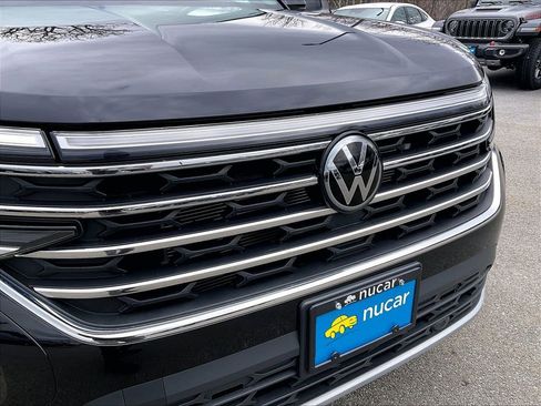 Used 2025 Volkswagen Atlas SE image 29