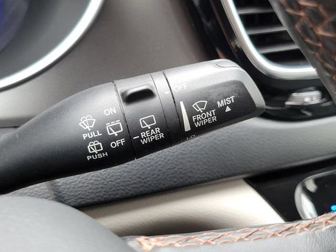 Used 2020 Chrysler Pacifica Touring-L FWD image 20
