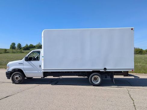 Used 2024 Ford E-450 and Econoline 450 Super Duty RWD image 4
