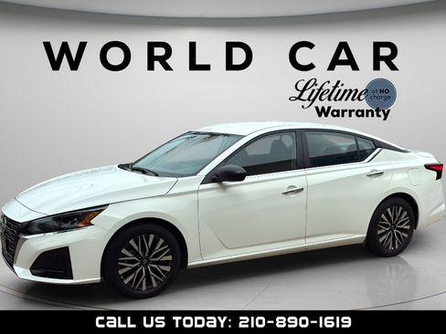 Used 2025 Nissan Altima 2.5 SV FWD image 11