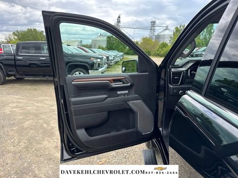 Used 2023 GMC Sierra 1500 Denali w/ Technology Package AWD/4WD image 11