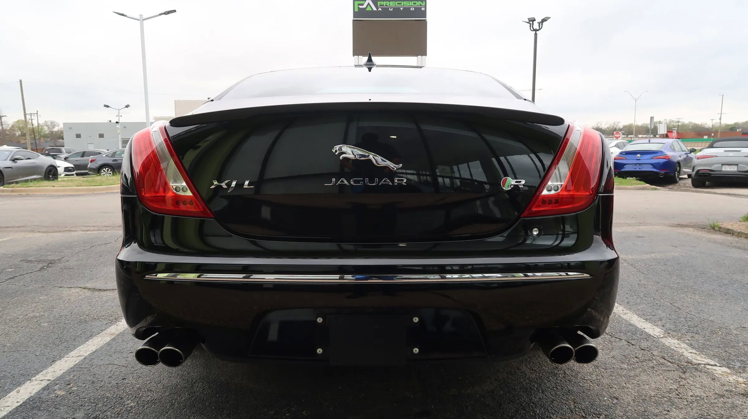 Used 2014 Jaguar XJ R LWB RWD image 8