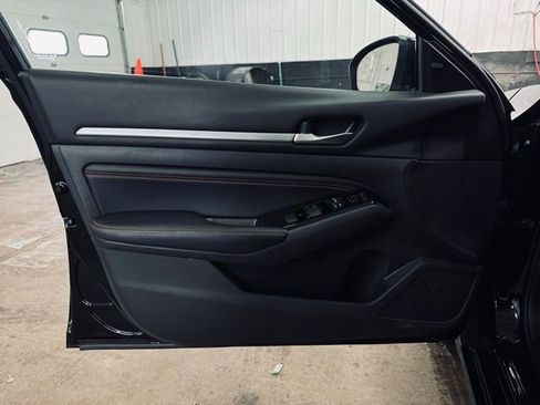 Used 2023 Nissan Altima 2.5 SR image 12