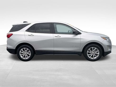Used 2020 Chevrolet Equinox LS w/ LS Convenience Package FWD image 3