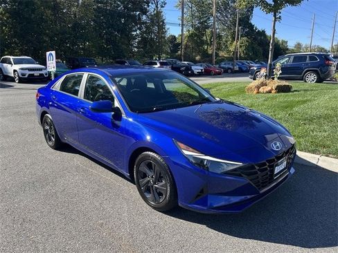 Used 2023 Hyundai Elantra SEL image 2