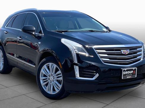 Used 2017 Cadillac XT5 Premium Luxury FWD image 3