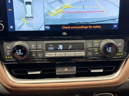 Used 2024 Toyota Grand Highlander AWD image 14